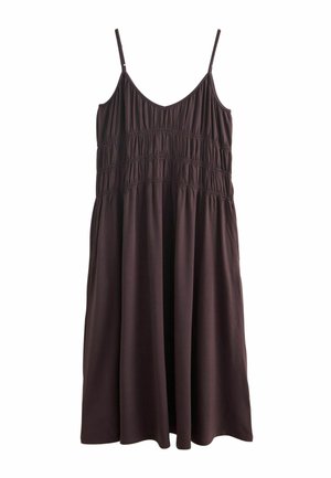 Mørkebrun ærmeløs midi-kjole med tynde skulderstropper og rynkede detaljer på brystet og ved taljen.