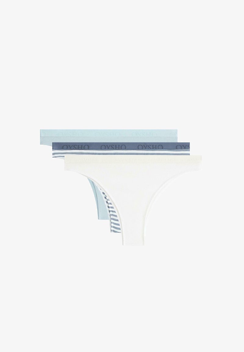 Trois strings pour femmes soigneusement empilés en blanc, bleu marine à rayures et bleu clair, chacun avec une ceinture avec logo.