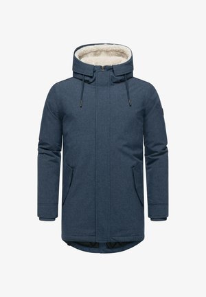 Parka da uomo di colore blu scuro con cappuccio foderato in pelliccia, chiusura frontale con zip, due tasche laterali e polsini a costine; tessuto testurizzato con finitura liscia.