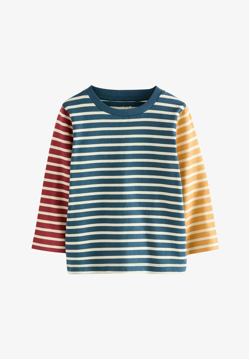 Chemise à manches longues avec des rayures blanches horizontales, corps rayé bleu et blanc, manche gauche rouge et blanche, et manche droite jaune et blanche.