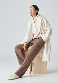 OPUS HANNIE - Klassischer Mantel - soft cream