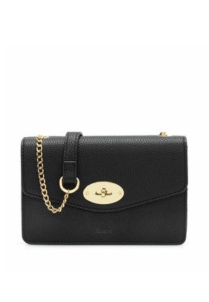 Czarna torebka na ramię z teksturowanej skóry z złotym łańcuszkiem i owalnym złotym zapięciem typu twist-lock na przednim klapie.