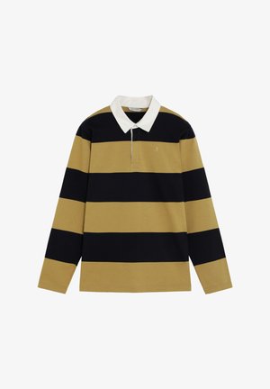 Camiseta de rugby de manga larga con anchas franjas horizontales en negro y marrón claro y un cuello blanco, mostrada sobre un fondo blanco.