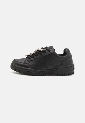 Trainers - black