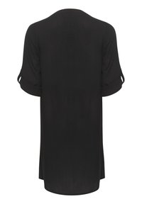 Chemise noire à manches courtes retroussées, coupe décontractée et ourlet droit. Fabriquée en tissu lisse avec une texture uni.