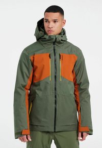 Kapuzensh jacket in Grün und Orange mit einem Reißverschluss auf der Vorderseite, zwei Reißverschlusstaschen und gelben Akzenten. Besitzt ein glattes, langlebiges Material und ein schichtartiges Design.