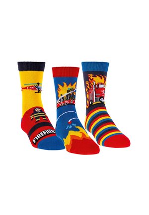 Drei bunte Kindersocken mit Feuerwehrmotiven, darunter ein Feuerwehrmann, Feuerwehrauto, Flammen, Feuerwehrhelikopter und gestreifte Muster.