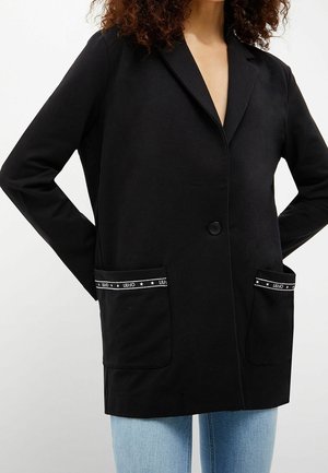 Pitkä takki - black