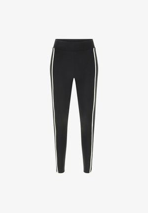 Leggings aderenti neri con fascia alta in vita e strisce verticali bianche che corrono lungo i lati esterni di entrambe le gambe.