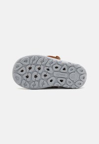 Superfit HAPPY OCTI UNISEX - Tofflor & inneskor - beige/grau