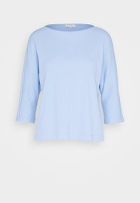 Top azzurro chiaro, dal taglio morbido con maniche a tre quarti, scollo a barca e dettagli cuciti lungo il centro. Realizzato in tessuto morbido.