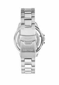 Zilveren roestvrijstalen horloge met een geborstelde afwerking, voorzien van een schakelsubband, klapsluiting en reliëflogo op de achterkant van de behuizing.