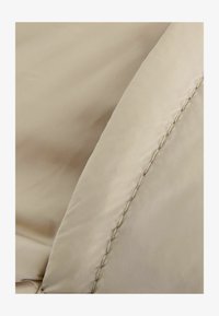 Ausgewählt, neutral