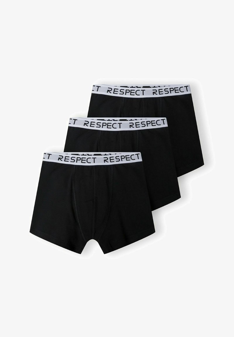 Schwarze Baumwollboxershorts im Dreierpack, mit einem weißen elastischen Bund, auf dem das Wort "RESPECT" aufgedruckt ist.