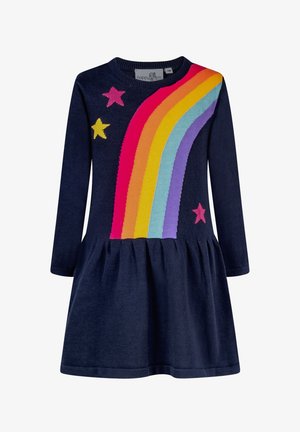 Marineblaues Kleid mit einem gestrickten Regenbogendesign in Pink, Gelb, Grün und Lila, akzentuiert mit Sternen auf der Brust und einem gerafften Rock.