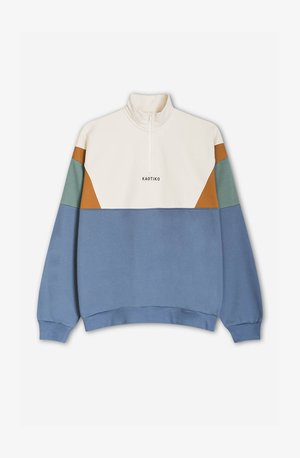 Mikina s zipem u krku, se světlými, hnědými, zelenými a modrými barevnými bloky. Měkký materiál s žebrovanými manžetami a spodním lemem.