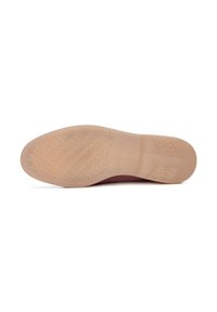Semelle de chaussure en beige clair avec motif antidérapant texturé, vue du dessous sur fond blanc.