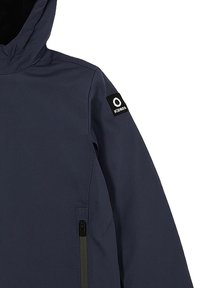 Giacca a vento navy con cappuccio realizzata in tessuto liscio, dotata di tasca con zip e patch logo sulla manica sinistra.