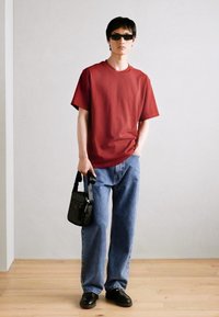 Lindbergh O NECK TEE OVERSIZE - Pamata T-krekls - dark red