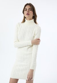 Felix Hardy CABLE TURTLENECK  - Pouzdrové šaty - off white