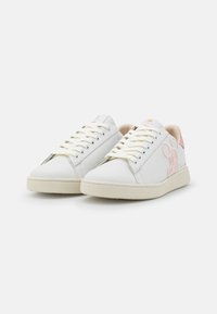 MOA - Master of Arts Trainers - white