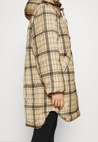 Weekday Abrigo de invierno - beige