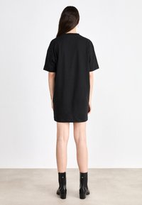 Calvin Klein Jeans BOLD BOYFRIEND DRESS - Trikotāžas kleita - black/white