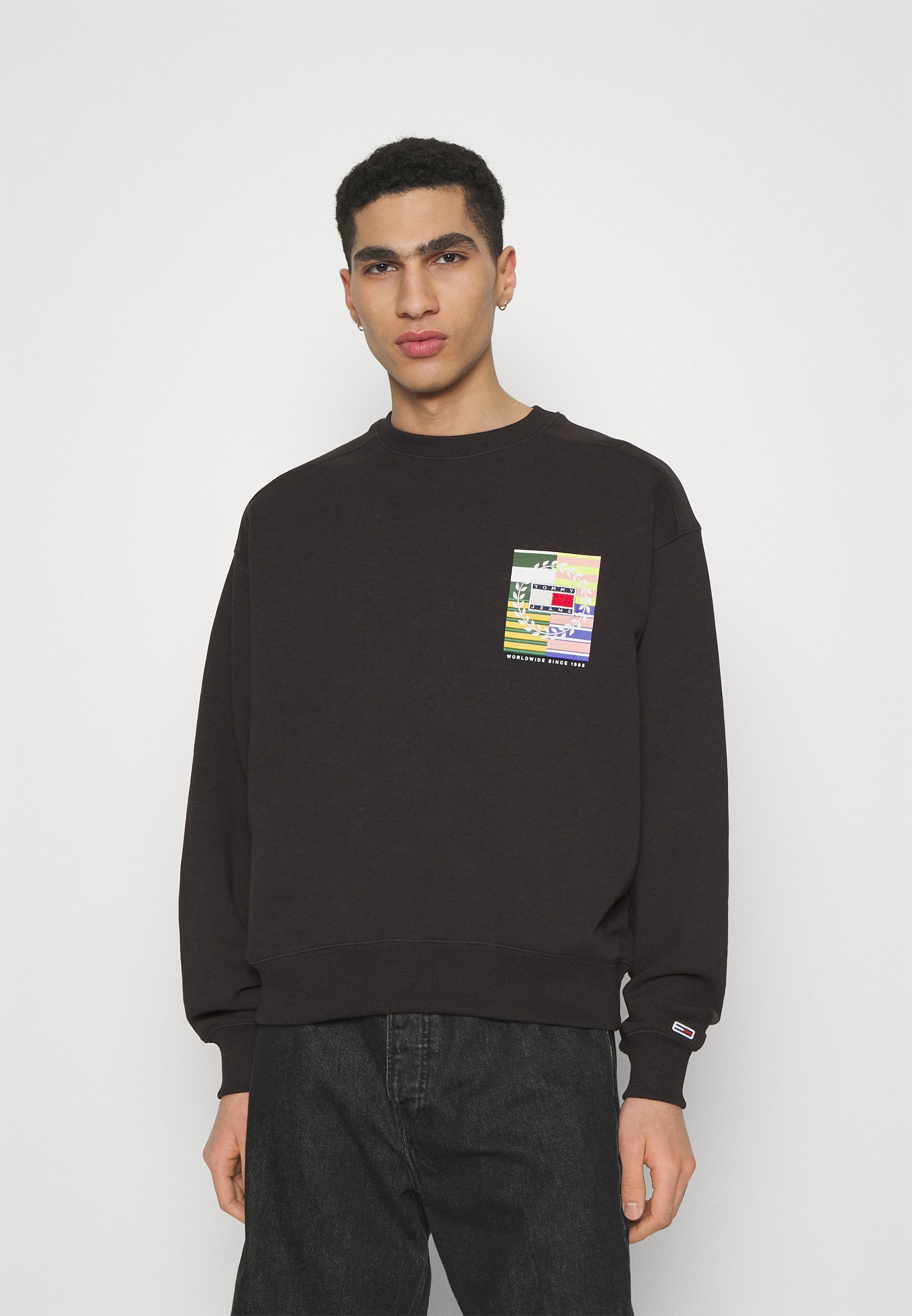 graphic sweatshirt black