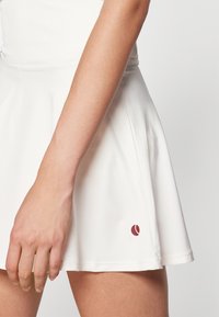 Björn Borg ACE SKIRT POCKET - Αθλητική φούστα - egret