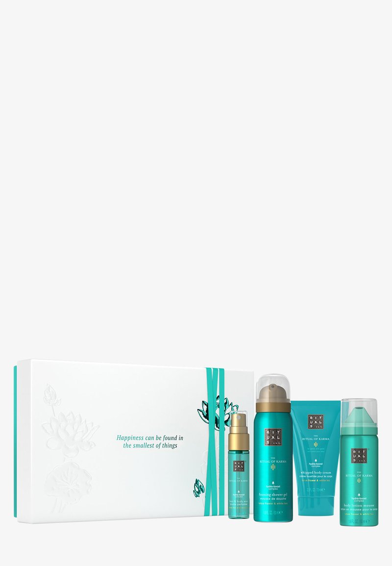 Hudpleie-gavesett i en hvit eske med turkise detaljer. Inkluderer dusjgelé, kroppskrem, lotion og olje. Har blomsterdesign og sløyfe.