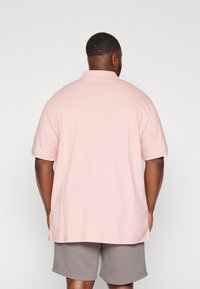 Lyle & Scott PLAIN - Poloshirt - palm pink