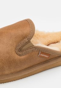 Shepherd ADAM - Slippers - cognac