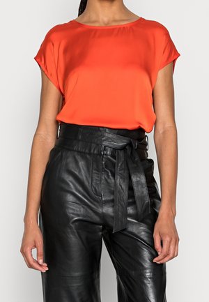 More & More Blouse - red