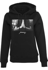 Sudadera negra de tejido suave con un gráfico frontal de manos entrelazadas con tatuajes y el texto "reza" en blanco debajo.