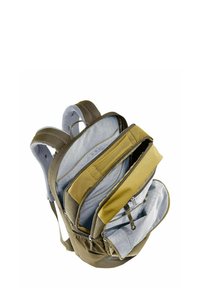 Zaino di colore verde oliva scuro con accenti grigi. Dotato di più scomparti, cerniere e spallacci imbottiti in rete per il comfort.