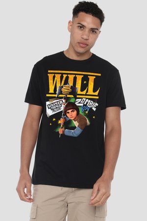 Junger Mann trägt schwarzes T-Shirt mit animierter Figur, die eine Axt hält, und Text "Will Zombie Boy" und "Stranger Things Tales from 85."