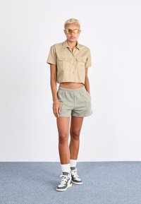 Nike Sportswear Calças de fato de treino - light army/sail