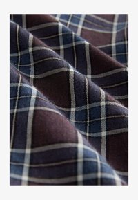 Non selezionato, burgundy red