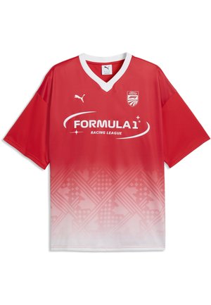 Czerwona koszulka Red Puma Formula 1 Racing League z białym kołnierzem w kształcie litery V i gradientowym geometrycznym wzorem u dołu.