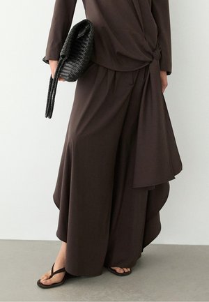 Massimo Dutti WIDE-LEG PLEATED TROUSERS WITH SIDE VENTS - Gonna a portafoglio - mottled dark brown