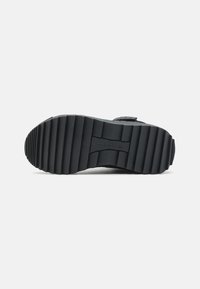 adidas Originals SUPERSTAR  UNISEX - Botas de inverno - core black/footwear white/active green