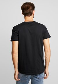 Solid SDGAYLIN - Pamata T-krekls - black