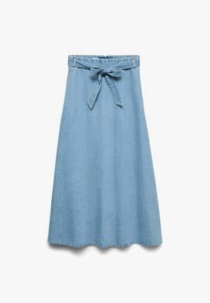 Vaaleansininen farkkuhame A-linjaisena, jossa on vyötäröhihna solmittuna rusetiksi, vyönlenkit ja takana vetoketjukiinnitys.