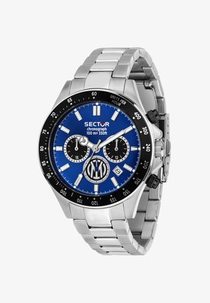 Orologio cronografo in acciaio inox argento con quadrante blu, lunetta nera e tre sotto-quadranti. Presenta lancette luminescenti e una finestra per la data.