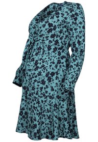 Kukallinen mekko vaaleansinisestä kankaasta, jossa tummansinisiä kukkia, kietaisusuunnittelu, pitkät hihat ja polvimittainen kellotettu hame. Yksityiskohtainen solmu vyötäröllä.