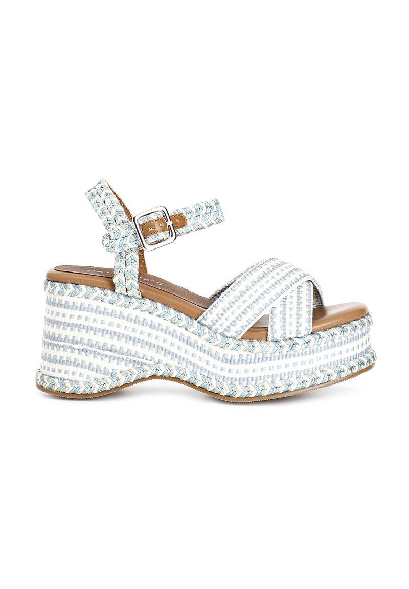 Wedge sandalen met een gestreepte blauw-witte stof bovenkant, gevlochten banden, verstelbare enkelgesp en een gestructureerde platformzool.