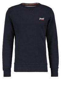 Maglione a maniche lunghe navy blue con collo rotondo e piccolo logo "SuperDry" bianco e rosso sul lato sinistro del petto.