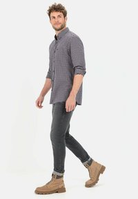 camel active MIT BUTTON-DOWN KRAGEN  - Hemd - lilac