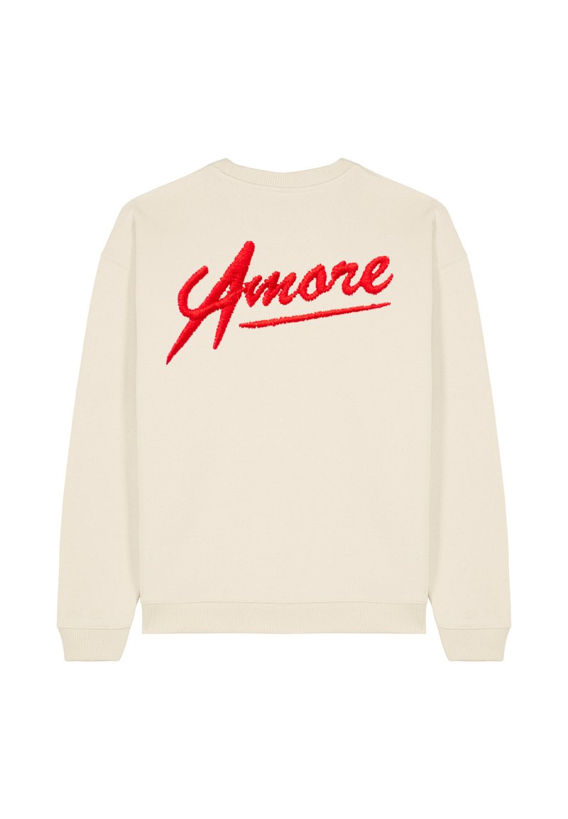 Felpa color crema con la parola ricamata "Amore" in corsivo rosso audace sul retro, con un design classico a girocollo e polsini a costine.