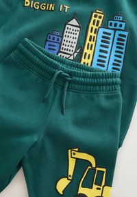 Neselectat, dark green